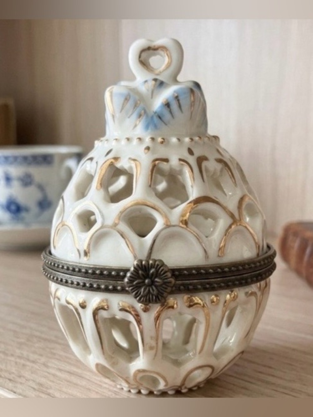 Porcelain Vintage Reticulated Egg Trinket Box Gold Gilt Hinged Lace Design